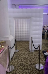 EA9AFA3A 829C 4124 970D 88043B451BF4 226035358 White Inflatable Photo Booth